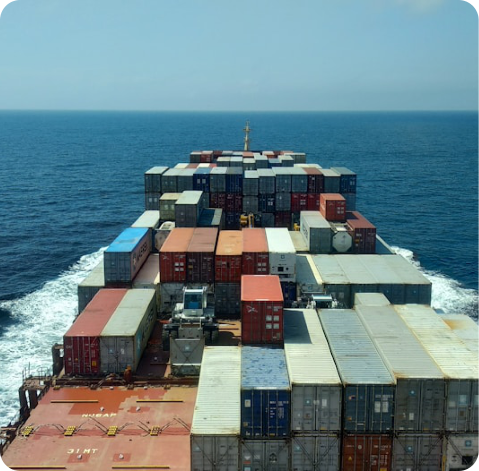 Porte-conteneurs en mer